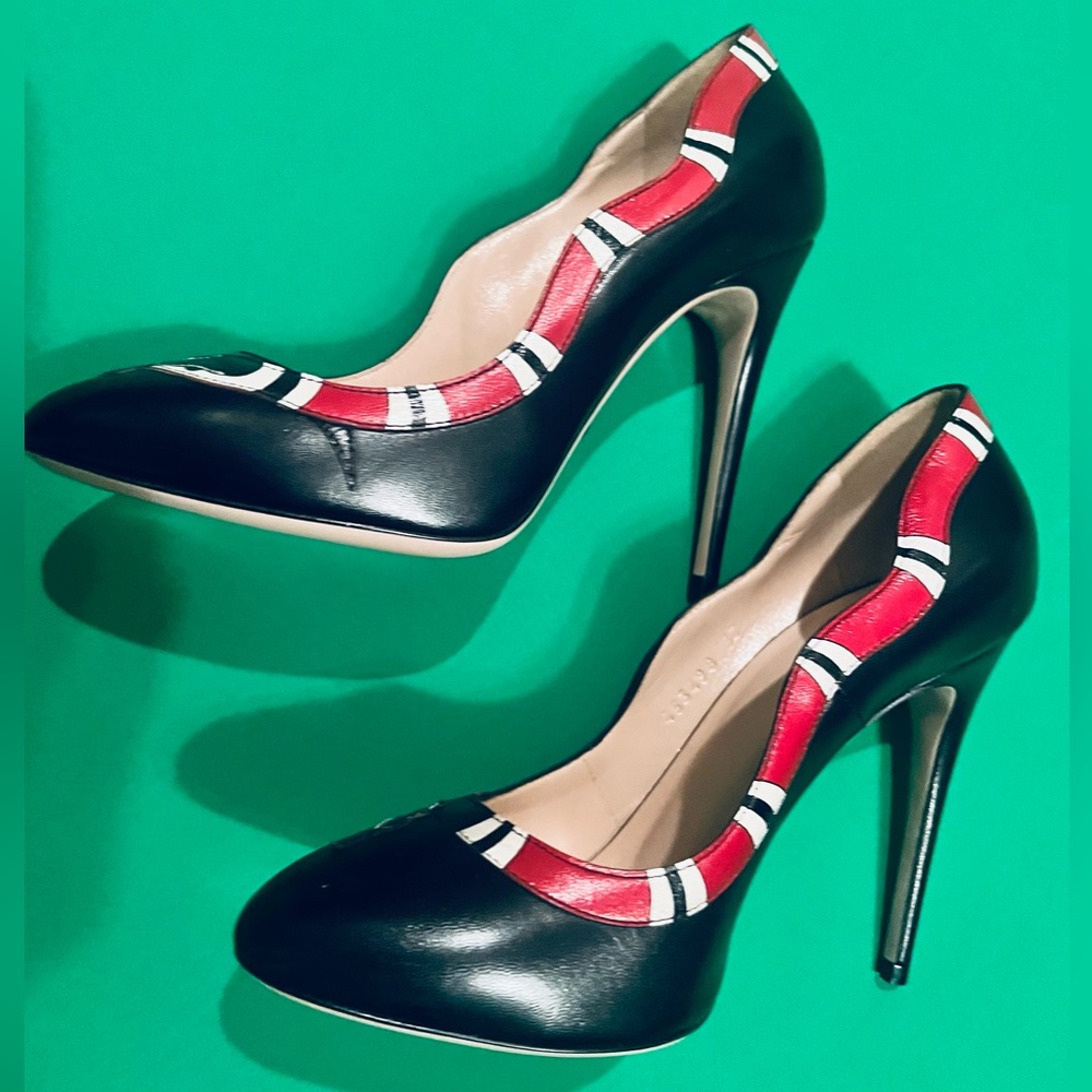 📍NEW Gucci Yoko KingSnake Leather Pumps - Picture 2 of 7